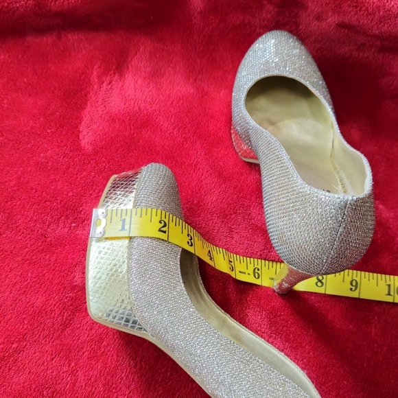 Guess Gold Shimmer Stiletto Heel Pumps - Size 6.5M - Picture 3 of 5